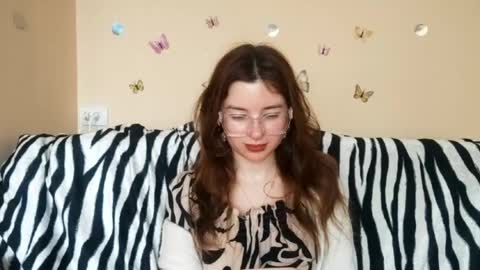 Mia online show from 04-26-26, 01:09