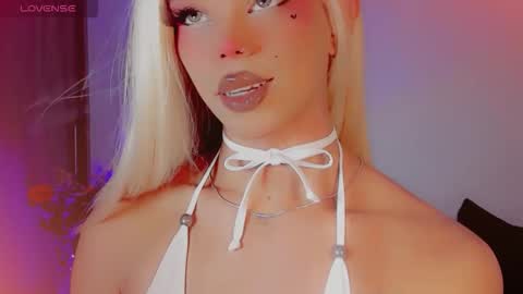 Snapshot of daniilee_ chatting on 12-19-25, 09:44 DANNI LEE online show from 12-19-25, 09:44