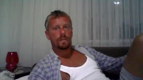 Snapshot of danisami12345 chatting on 09-21-25, 08:10 daniel online show from 09-21-25, 08:10