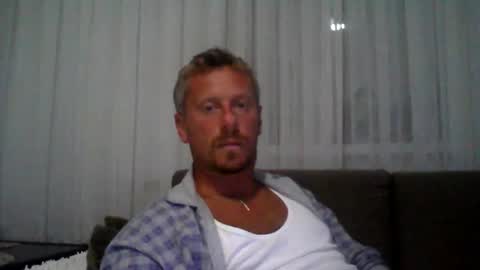 Snapshot of danisami12345 chatting on 09-24-25, 09:40 daniel online show from 09-24-25, 09:40