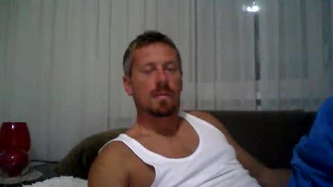 Snapshot of danisami12345 chatting on 10-27-25, 10:58 daniel online show from 10-27-25, 10:58