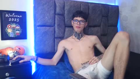 Snapshot of dann_brown chatting on 01-11-25, 07:16 Dann Brown online show from 01-11-25, 07:16