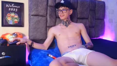 Snapshot of dann_brown chatting on 01-22-25, 02:59 Dann Brown online show from 01-22-25, 02:59