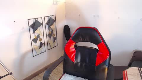 Snapshot of dann_hill1 chatting on 10-27-25, 08:46 dann hill1 online show from 10-27-25, 08:46