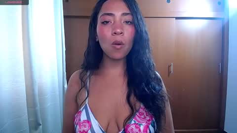 Snapshot of danna__ross chatting on 01-17-25, 06:44 Danna  Ross online show from 01-17-25, 06:44