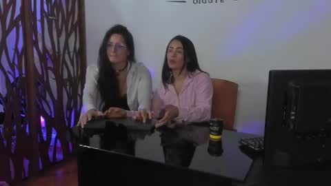 Danna Lovs online show from 06-27-26, 10:42