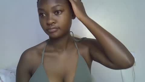 danna_miki online show from 12-15-25, 07:40