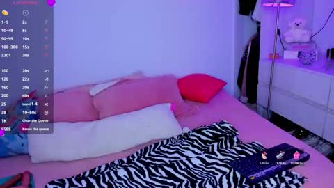 Danna Rhodes online show from 11-25-25, 07:19