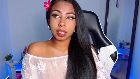 Snapshot of danna_schmidt23 chatting on 12-20-24, 11:47 Danna online show from 12-20-24, 11:47
