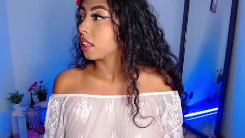 Snapshot of danna_schmidt23 chatting on 01-16-25, 10:53 Danna online show from 01-16-25, 10:53