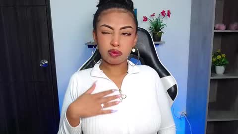 Snapshot of danna_schmidt23 chatting on 10-08-25, 10:24 Danna online show from 10-08-25, 10:24