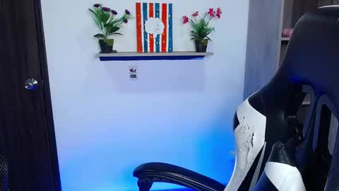 Snapshot of danna_schmidt23 chatting on 10-14-25, 09:21 Danna online show from 10-14-25, 09:21