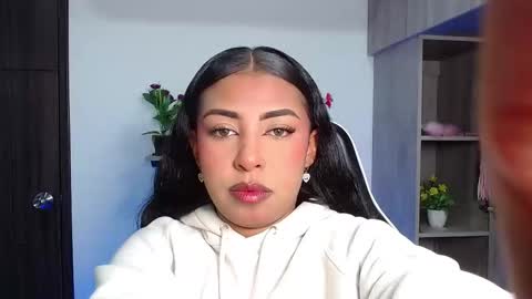 Snapshot of danna_schmidt23 chatting on 10-17-25, 09:23 Danna online show from 10-17-25, 09:23