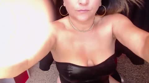 Snapshot of danna_wester chatting on 10-13-25, 04:29 D a n n a w e s t e r online show from 10-13-25, 04:29