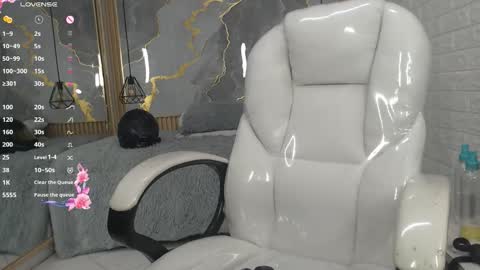 Snapshot of dannacoleman_ chatting on 11-20-25, 08:19 danna online show from 11-20-25, 08:19