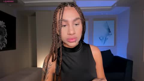 Danna Cruz  online show from 10-12-25, 10:25