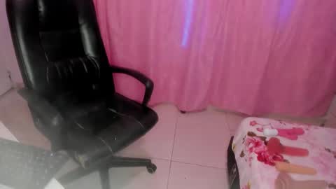 Snapshot of dannajeins chatting on 11-18-25, 01:37 Danna Sofia jeins online show from 11-18-25, 01:37