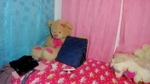 Snapshot of dannajeins chatting on 12-17-25, 01:17 Danna Sofia jeins online show from 12-17-25, 01:17