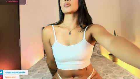 Snapshot of dannawells chatting on 10-10-25, 06:51 Danna Wells online show from 10-10-25, 06:51