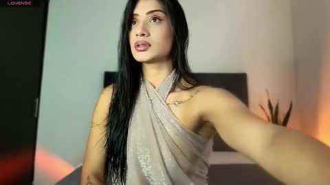 Danna Wells online show from 11-17-25, 07:30