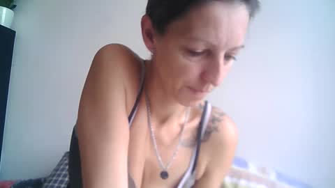 dannica1 online show from 10-16-25, 07:20