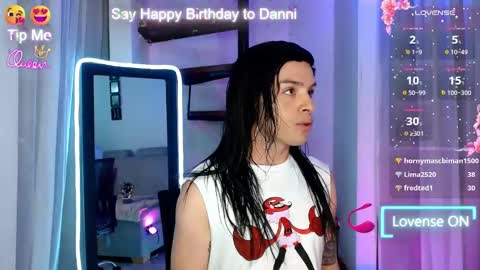 Snapshot of dannihotboy02 chatting on 05-28-26, 09:01 danni online show from 05-28-26, 09:01