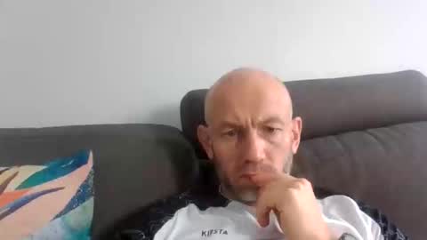 Snapshot of danny81boy chatting on 09-19-25, 08:05 danny81boy online show from 09-19-25, 08:05