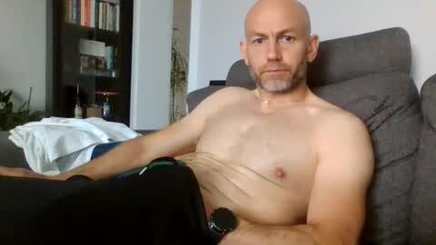 Snapshot of danny81boy chatting on 06-11-26, 12:14 danny81boy online show from 06-11-26, 12:14