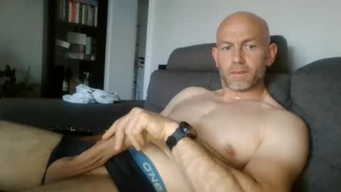 Snapshot of danny81boy chatting on 06-25-26, 04:22 danny81boy online show from 06-25-26, 04:22