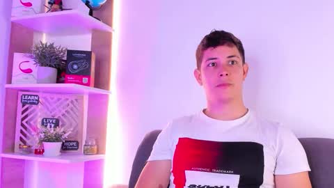 Snapshot of dante_seductor chatting on 03-09-26, 08:57 Dante online show from 03-09-26, 08:57