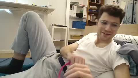 Snapshot of dantheman233 chatting on 01-06-25, 03:40 Daniel online show from 01-06-25, 03:40