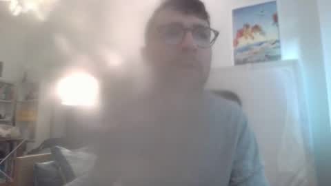 Snapshot of dantheman233 chatting on 05-03-26, 08:42 Daniel online show from 05-03-26, 08:42