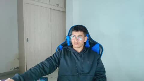 Snapshot of dantraxx chatting on 02-19-25, 01:08 Dantraxx online show from 02-19-25, 01:08