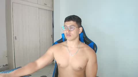 Snapshot of dantraxx chatting on 02-19-25, 06:32 Dantraxx online show from 02-19-25, 06:32