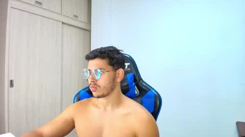 Snapshot of dantraxx chatting on 09-23-25, 01:19 Dantraxx online show from 09-23-25, 01:19