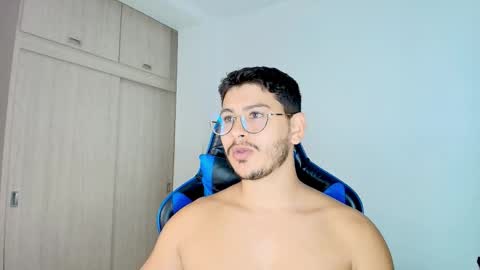 Snapshot of dantraxx chatting on 12-18-25, 04:18 Dantraxx online show from 12-18-25, 04:18