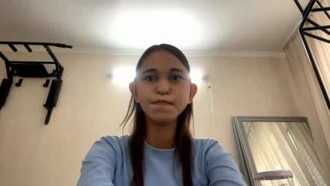 Snapshot of danyellegustason chatting on 05-27-26, 01:30 Elisa online show from 05-27-26, 01:30