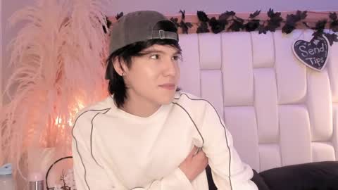 daphne_and_roger online show from 04-25-26, 11:35