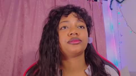 Snapshot of daphnewalker__ chatting on 12-19-25, 10:55 Daphne online show from 12-19-25, 10:55