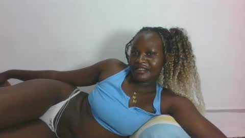 Snapshot of darberry21 chatting on 07-24-26, 05:27 ESTHER online show from 07-24-26, 05:27