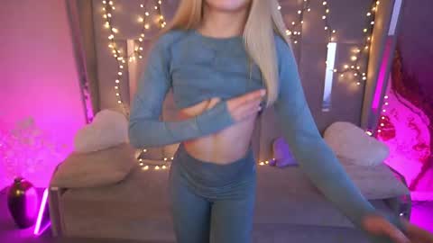 Snapshot of dariadelly chatting on 05-18-26, 01:50 dariadelly online show from 05-18-26, 01:50