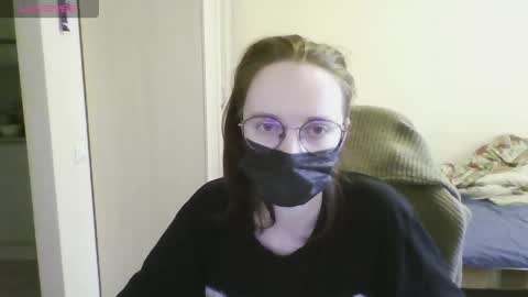 Snapshot of dariena_ chatting on 04-18-26, 12:09 Darin online show from 04-18-26, 12:09