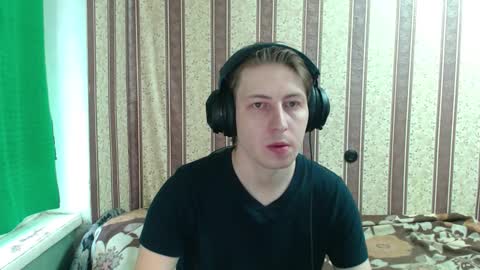 Snapshot of darienlarge chatting on 10-24-25, 10:44 darienlarge online show from 10-24-25, 10:44