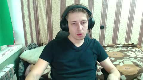 Snapshot of darienlarge chatting on 10-26-25, 12:22 darienlarge online show from 10-26-25, 12:22