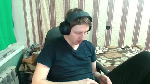 Snapshot of darienlarge chatting on 10-29-25, 06:31 darienlarge online show from 10-29-25, 06:31