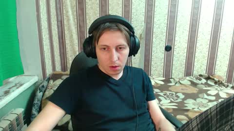 Snapshot of darienlarge chatting on 11-16-25, 05:40 darienlarge online show from 11-16-25, 05:40