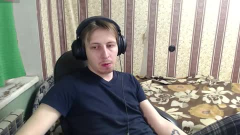 Snapshot of darienlarge chatting on 11-22-25, 05:45 darienlarge online show from 11-22-25, 05:45