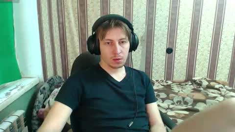 Snapshot of darienlarge chatting on 11-24-25, 12:16 darienlarge online show from 11-24-25, 12:16