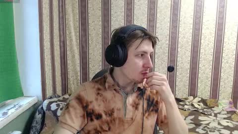 Snapshot of darienlarge chatting on 11-26-25, 10:27 darienlarge online show from 11-26-25, 10:27