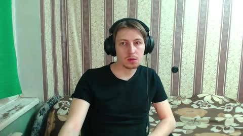 Snapshot of darienlarge chatting on 11-30-25, 04:16 darienlarge online show from 11-30-25, 04:16